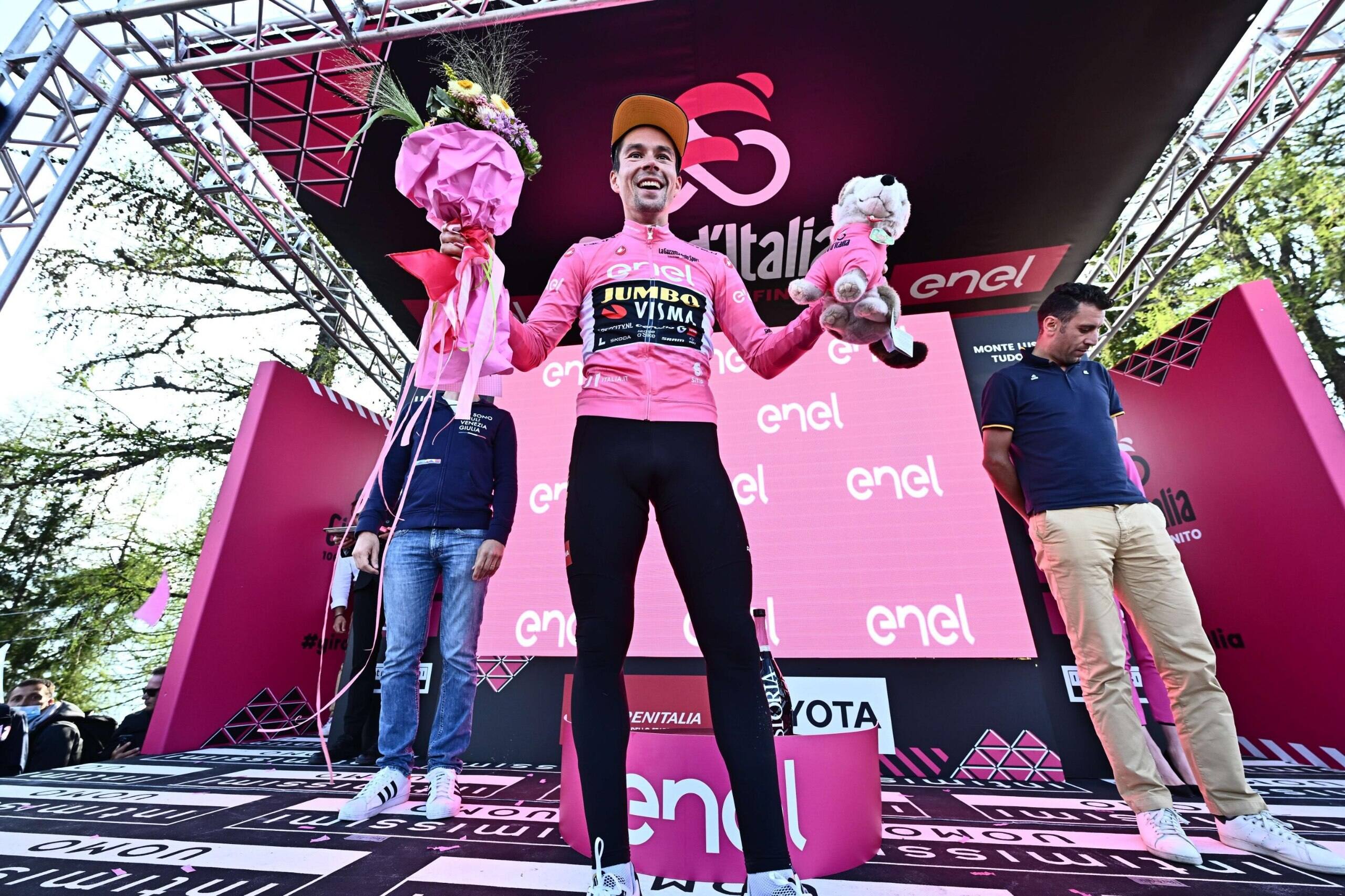 La maglia rosa dopo la premiazione