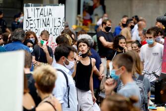 Manifestazione Priorita' alla Scuola in piazza Scala