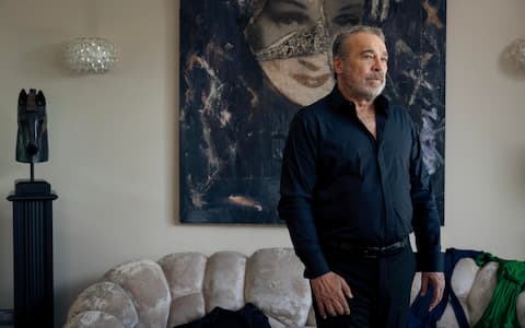 Claudio Amendola in una scena di Fuori la verità