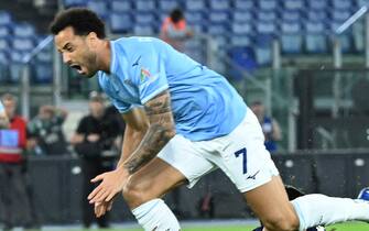 Lazio's Felipe Anderson (R) in action against Fiorentina's Martinez Quarta during the Serie A soccer match between SS Lazio and ACF Fiorentina at Olimpico stadium in Rome,Italy, 30 October 2023.   ANSA/MAURIZIO BRAMBATTI   