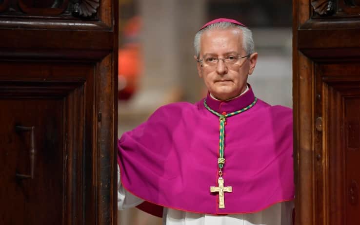 Si chiude la porta della Sistina, inizia il Conclave