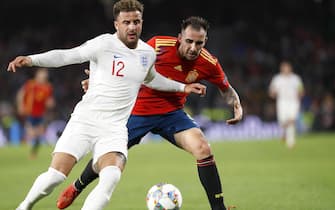 epa07095908 Spain's Paco Alcacer (R) in action against England's Walker (L) during the UEFA Nations League soccer match between Spain and England at Benito Villamarin stadium in Seville, southern Spain, 15 October 2018.  EPA/JOSE MANUEL VIDAL