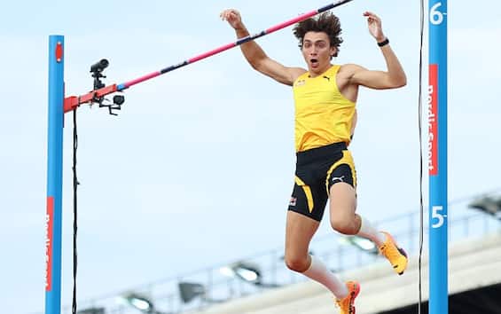 https://static.sky.it/editorialimages/707fde05ba1bffcb69259d832317317b61788594/skysport/it/altri-sport/atletica/video/2025/06/15/atletica-duplantis-record-mondo-stoccolma-diamond-league/duplantis_asta_stoccolma_getty.jpg?im=Resize,width=565