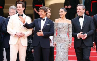Tom Cruise sul red carpet a Cannes con il cast di Top Gun: Maverick