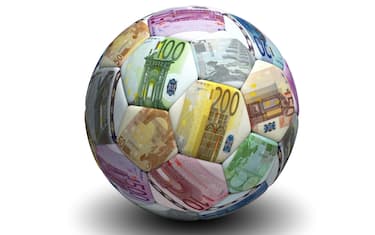 pallone_calcio_soldi_banconote