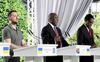 epa10696282 A handout photo made available by South Africa's Government Communication and Information System (GCIS) shows (L-R) Ukraine s President Volodymyr Zelensky, South Africa s President Cyril Ramaphosa and Zambia s President Hakainde Hichilema addressing a press conference in Kyiv, Ukraine, 16 June 2023 (issued 17 June 2023).  EPA/GCIS SOUTH AFRICA HANDOUT -- MANDATORY CREDIT: South African Government Communication and Information System (GCIS) --  HANDOUT EDITORIAL USE ONLY/NO SALES HANDOUT EDITORIAL USE ONLY/NO SALES