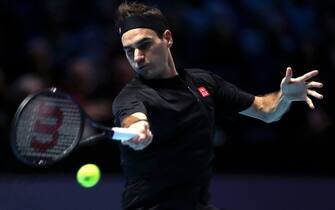 LONDON, ENGLAND - NOVEMBER 12: Roger Federer of Switzerland plays a forehand in his singles match against Matteo Berrettini of Italy during Day Three of the Nitto ATP World Tour Finals at The O2 Arena on November 12, 2019 in London, England. (Photo by Naomi Baker/Getty Images)