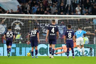 ROME, ITALY - OCTOBER 30: Ciro Immobile of S.S. Lazio score a goal during the Serie A TIM match between SS Lazio and ACF Fiorentina at Stadio Olimpico on October 30, 2023 in Rome, Italy. (Photo by Danilo Di Giovanni/Getty Images)