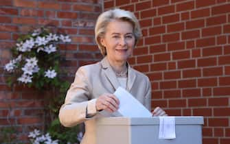 epa11399002 European Commission President Ursula von der Leyen casts her ballot in Burgdorf, Germany, 09 June 2024. The European Parliament elections take place across EU member states from 06 to 09 June 2024, with the European elections in Germany being held on 09 June.  EPA/CLEMENS BILAN