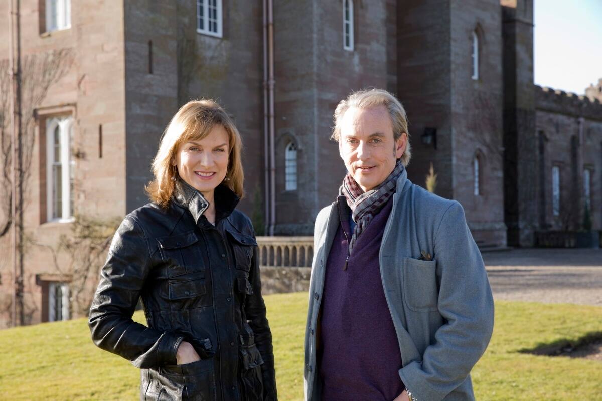 FOF7_Generic_Philip-Mould-and-Fiona-Bruce-©-BBC-Studios-and-all3media-int-4.jpg