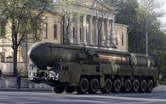 epa10616544 A Russian Yars intercontinental ballistic missile launcher drives in downtown of Moscow, Russia, 09 May 2023, before the military parade which will take place on the Red Square to commemorate the victory of the Soviet Union's Red Army over Nazi-Germany in WWII.  EPA/SERGEI ILNITSKY