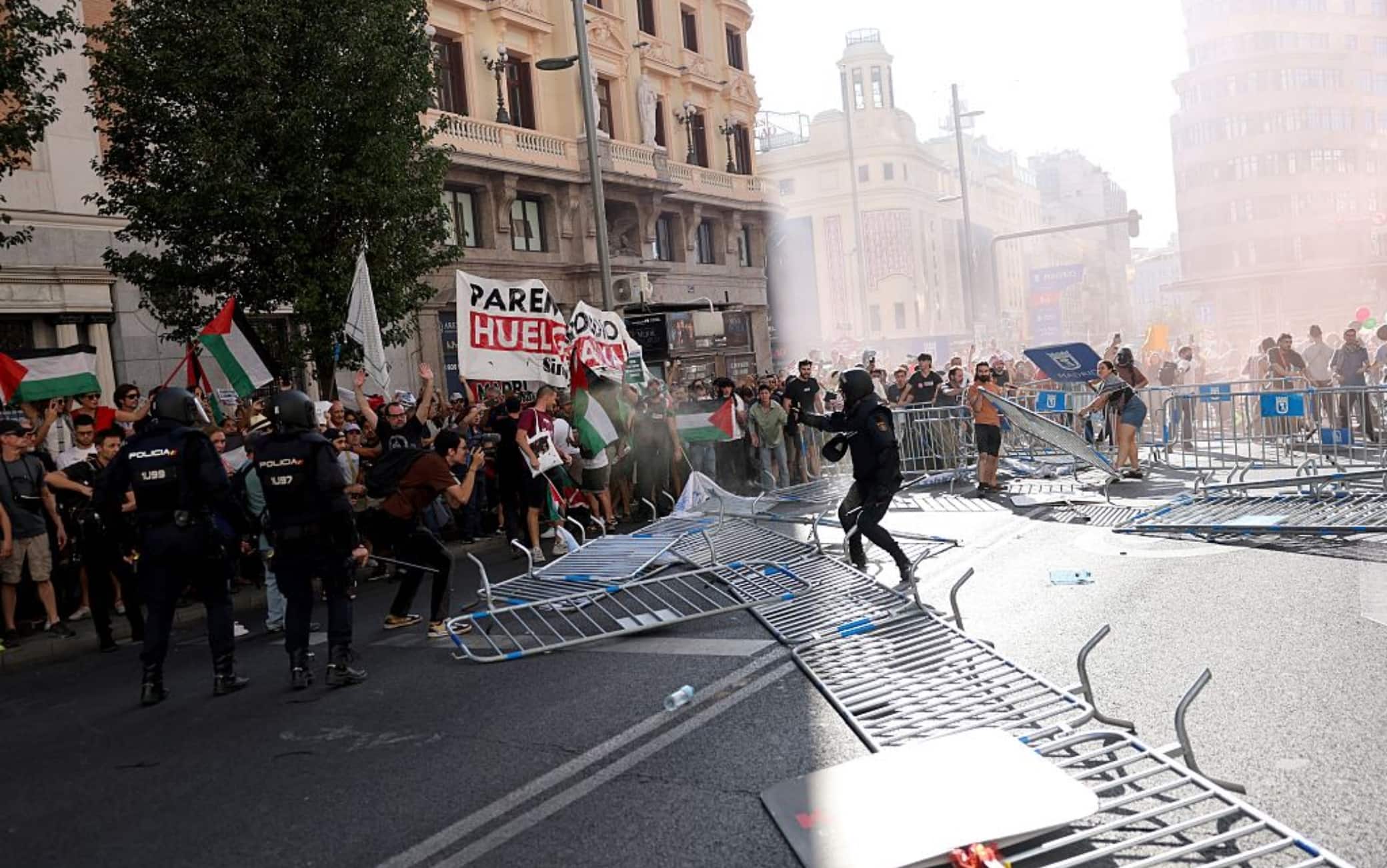 Transenne divelte e corsa bloccata