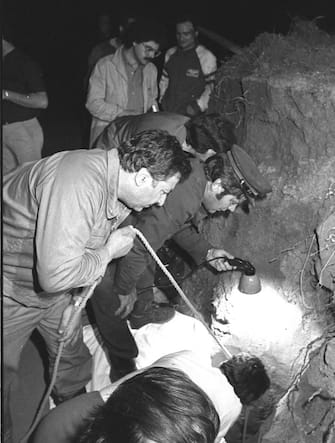 Una foto di archivio del pozzo nel quale  il 10 giugno 1981 cadde Alfredo Rampi. ARCHIVIO ANSA/DEF