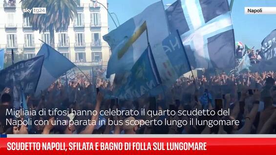 scudetto napoli sfilata e bagno di folla sul lungomare