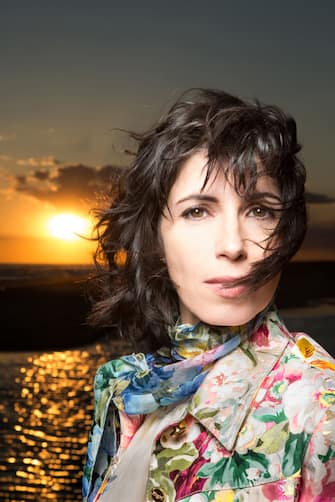 Italian singer Giorgia (Giorgia Todrani) posing at Capocotta beach for a photo shooting in the sunset. Lido di Ostia, 18th May 2012. (Photo by Massimo Sestini/Mondadori via Getty Images)