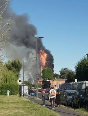 incendio milano oggi