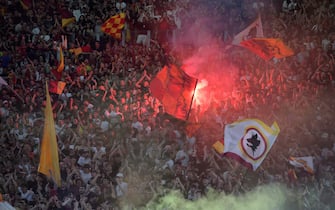 La festa dei tifosi della Roma all'Olimpico