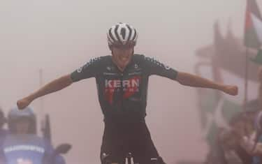 Vuelta, Castrillo vince la 15^ tappa nella nebbia