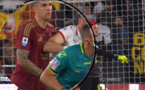 https://static.sky.it/editorialimages/71e864da7d1cbc51fbda341e3c4ada06036d5808/skysport/it/calcio/serie-a/video/2025/05/19/roma-milan-gimenez-mancini-espulsione-video/mancini.jpg?im=Resize,width=565