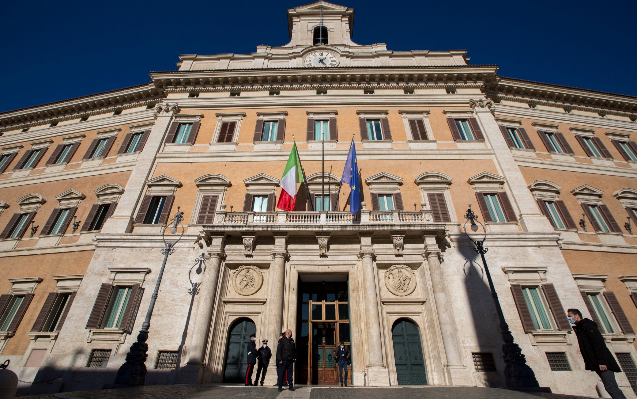 techno line WD2500 XXL – tutto intorno al tempo in questa stazione e tramite app su smartphone (iOS e Android), temperatura interna, esterna, umidità interna ed esterna, previsioni meteo per 4 giorni