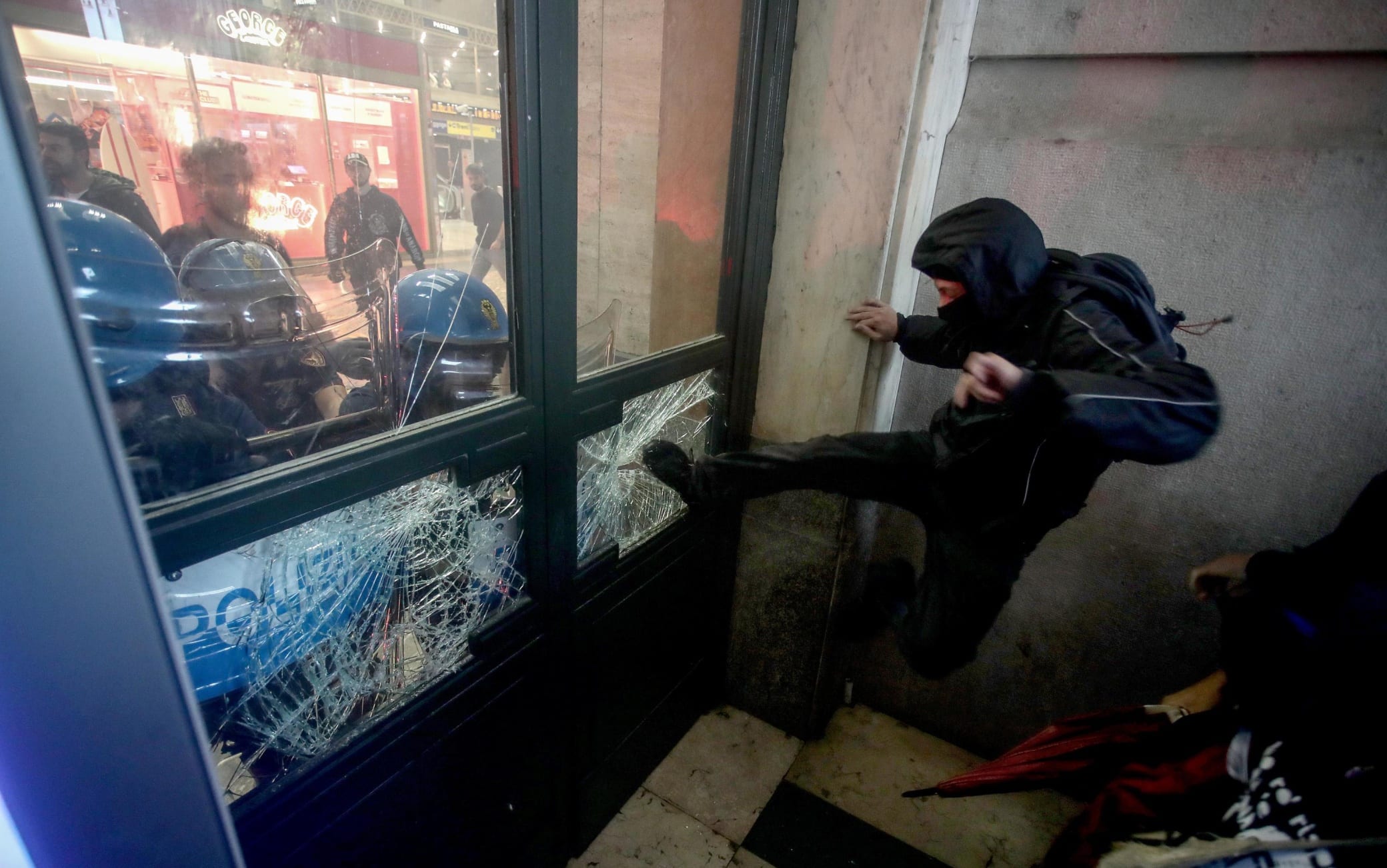 scontri milano stazione