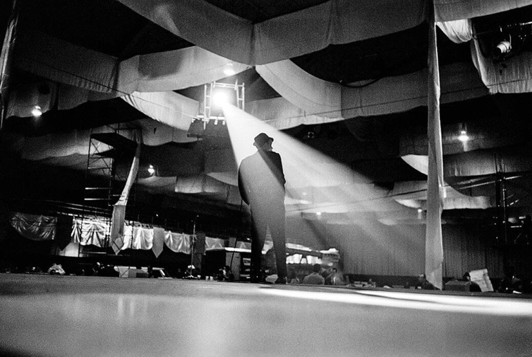 Frank_Sinatra_at_John_F._Kennedy’s_preinaugural_gala_rehearsal_Washington_D.C._1961_©_Phil_Stern_Estate_Courtesy_of_the_Fahey_Klein_Gallery_Los_Angeles.jpeg