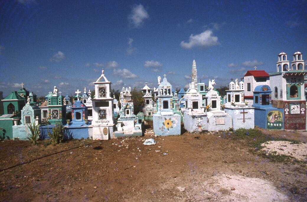 Ettore_Sottsass_Mexico_Hoctun_1979.jpg