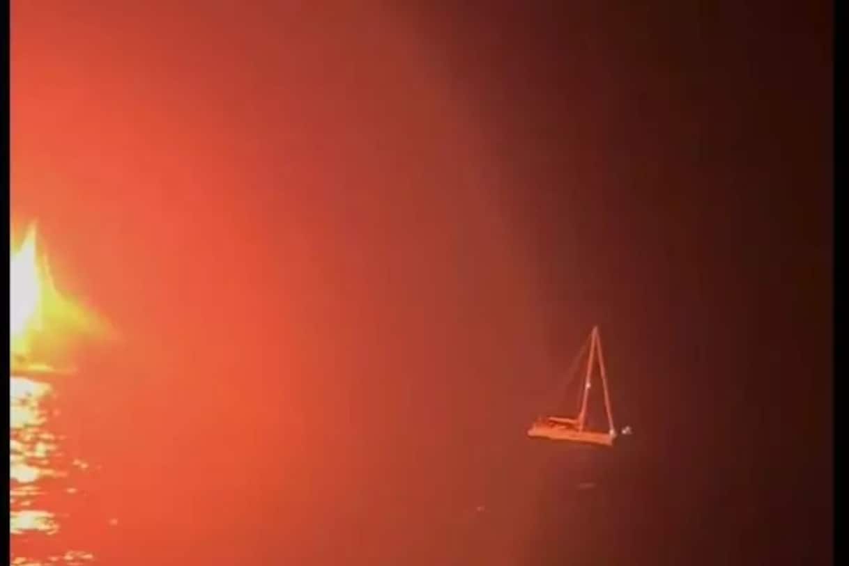 Guerra Israele, Flotilla diretta a Gaza sotto attacco, colpite alcune imbarcazioni. LIVE
