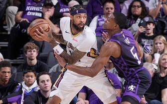 SACRAMENTO, CA - JANUARY 7: Brandon Ingram #14 of the New Orleans Pelicans posts up De'Aaron Fox #5 of the Sacramento Kings during the game on January 7, 2024 at Golden 1 Center in Sacramento, California. NOTE TO USER: User expressly acknowledges and agrees that, by downloading and or using this photograph, User is consenting to the terms and conditions of the Getty Images Agreement. Mandatory Copyright Notice: Copyright 2024 NBAE (Photo by Rocky Widner/NBAE via Getty Images)