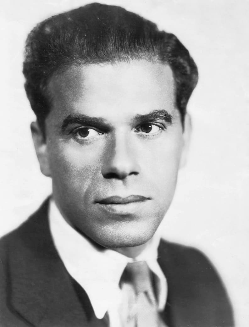 thumbnail_Domaine_public_Columbia_Pictures_portrait_Frank_Capra_annees_30.jpg