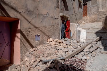 epa10850141 A person inspects the damage at the entrance to a building following an earthquake in Marrakesh, Morocco, 09 September 2023. A powerful earthquake that hit central Morocco late 08 September, killed at least 820 people and injured 672 others, according to a provisional report from the country's Interior Ministry. The earthquake, measuring magnitude 6.8 according to the USGS, damaged buildings from villages and towns in the Atlas Mountains to Marrakesh.  EPA/JALAL MORCHIDI