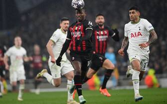 epa10510438 AC Milan's Rafael Leao (C) in action during the UEFA Champions League, Round of 16, 2nd leg match between Tottenham Hotspur and AC Milan in London, Britain, 08 March 2023.  EPA/Andy Rain