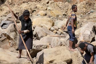 This undated handout photo taken by the UN Development Programme and released on May 28, 2024 shows locals digging at the site of a landslide at Mulitaka village in the region of Maip Mulitaka, in Papua New Guinea's Enga Province. Papua New Guinea moved to evacuate an estimated 7,900 people from remote villages near the site of a deadly landslide on May 28, as authorities warned of further slips. Some 2,000 people are already feared buried in a landslide that destroyed a remote highland community in the early hours of May 24. (Photo by Handout / UN DEVELOPMENT PROGRAMME / AFP) / RESTRICTED TO EDITORIAL USE - MANDATORY CREDIT "AFP PHOTO / UN DEVELOPMENT PROGRAMME  - NO MARKETING NO ADVERTISING CAMPAIGNS - DISTRIBUTED AS A SERVICE TO CLIENTS - NO ARCHIVE