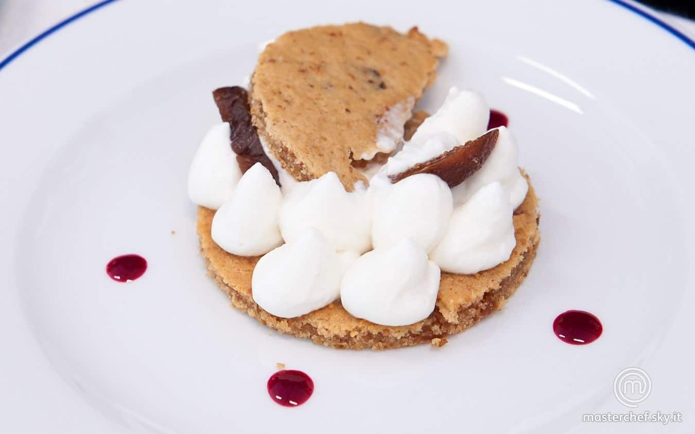 Cialde dolci, fichi, miele e panna con chicchi d’uva