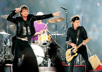 DETROIT - FEBRUARY 5:  (L-R) Musicians Mick Jagger, Charlie Watts and Keith Richards of The Rolling Stones perform during the "Sprint Super Bowl XL Halftime Show" at Super Bowl XL between the Seattle Seahawks and the Pittsburgh Steelers at Ford Field on February 5, 2006 in Detroit, Michigan. (Photo by Brian Bahr/Getty Images)