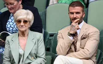 LONDON, ENGLAND - JULY 05: Sandra Beckham and David Beckham attend day three of the Wimbledon Tennis Championships at All England Lawn Tennis and Croquet Club on July 05, 2023 in London, England. (Photo by Karwai Tang/WireImage)