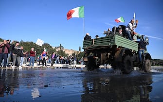 Farmers gather at Circo Massimo during a protest to ask for better working conditions on February 15, 2024. Farmers staged demonstrations for weeks all around Italy to demand lower fuel taxes, better prices for their products and an easing of EU environmental regulations that they say makes it more difficult to compete with cheaper foreign produce. (Photo by Tiziana FABI / AFP)