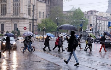 Pioggia e maltempo a Torino, 4 aprile 2019.
 ANSA/ ALESSANDRO DI MARCO