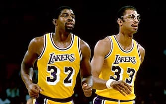 LOS ANGELES - 1987: Magic Johnson #32 and Kareem Abdul-Jabbar #33 of the Los Angeles Lakers walk off the court during the NBA game against the New Jersey Nets at the Forum in Los Angeles, California.  NOTE TO USER: User expressly acknowledges and agrees that, by downloading and or using this photograph, User is consenting to the terms and conditions of the Getty Images License Agreement. Mandatory Copyright Notice: Copyright 1987 NBAE (Photo by Andrew D. Bernstein/NBAE via Getty Images)