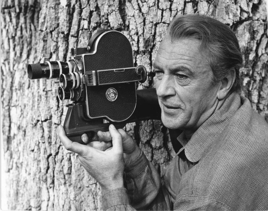 Cameras_-_Gary_Cooper_with_his_personal_16mm_camera.jpg