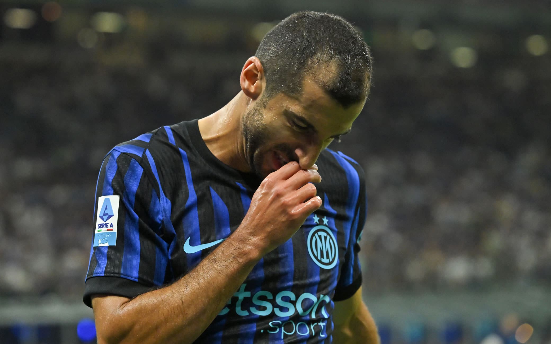 هنريك مخيتاريان يغيب عن إنتر ميلان حتى ديسمبر بسبب إصابة عضلية