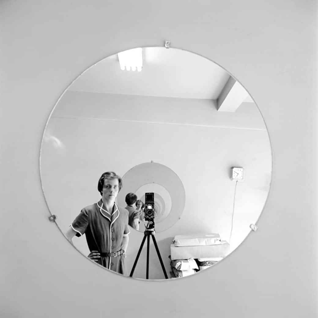 FVM_VM_Self_Portrait_Round_Mirror_Repeating_Image_©Vivian_Maier_Maloof_Collection_online.jpg