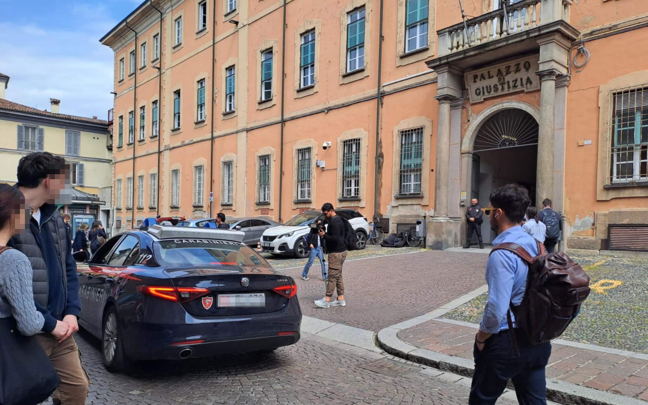 L'ingresso del Palazzo di Giustizia di Pavia