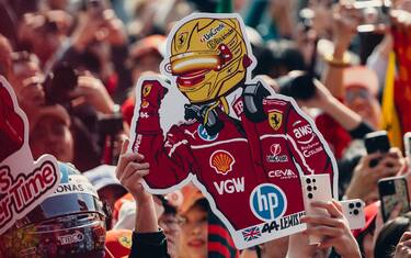 Prima vittoria con la Rossa, è storia!