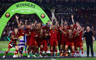 La festa della Roma dopo la vittoria della Conference League