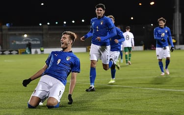 TALLAGHT, IRELAND - NOVEMBER 12: Lorenzo Lucca of Italy celebrates after scoring the first goal during the UEFA European U21 Championship Qualifier between Republic of Ireland and Italy at Tallaght Stadium on November 12, 2021 in Tallaght, Ireland. (Photo by Charles McQuillan/Getty Images)