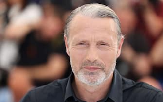 5 scontro_tra_titani_cast_mikkelsen_ipa - 1
