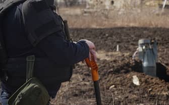 KHARKIV, UKRAINE - MARCH 29: (----EDITORIAL USE ONLY - MANDATORY CREDIT - 'UKRAINIAN STATE EMERGENCY SERVICE / HANDOUT' - NO MARKETING NO ADVERTISING CAMPAIGNS - DISTRIBUTED AS A SERVICE TO CLIENTS----) Officials seize and defuse Russian aerial high-explosive fragmentation bomb (OFAB-250) in the garden near one of the houses of the border village of Ruska Lozova, Kharkiv Oblast, Ukraine on March 29, 2024. After a Russian shelling in Ruska Lozova, a 250kg bomb was found. Law enforcement and rescue teams evacuated nearby residents. Bombs are safely removed and defused. (Photo by State Emergency Service of Ukraine/Handout/Anadolu via Getty Images)