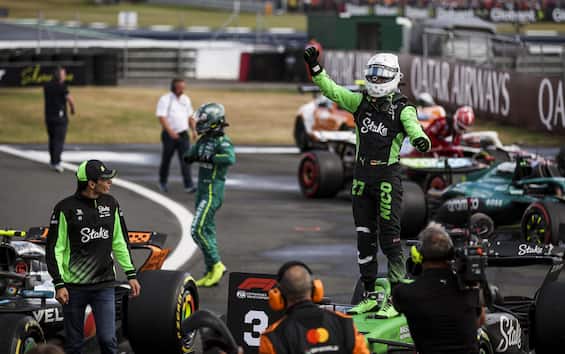 https://static.sky.it/editorialimages/74fbd9e5492bb450c0b54f3a0c55e2e605a563ba/skysport/it/motori/formula-1/video/2025/07/06/f1-gp-silverstone-2025-ultimo-giro-video/f1_ipa_hulkenberg_vittoria_silverstone_2025.jpg?im=Resize,width=565