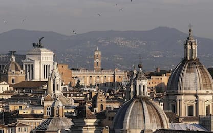 Panoramica del centro storico di Roma, Colosseo, Altare della Patria e Campidoglio, Roma, 21 marzo 2019. ANSA/RICCARDO ANTIMIANI